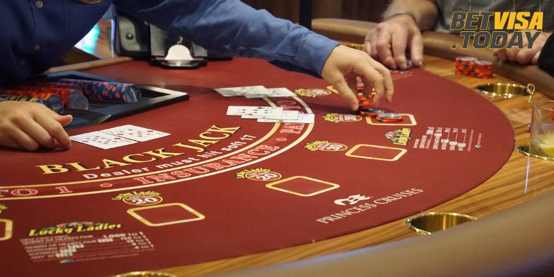 Sảnh live casino trực tuyến có lẽ là một trong những tựa game thú vị nhất tại đây